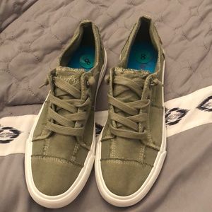 Olive green Blowfish